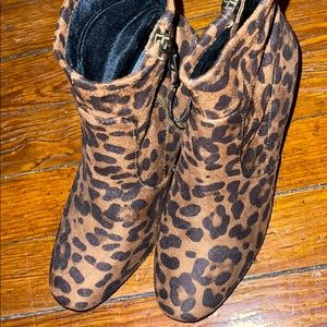 Chunky cheetah heels